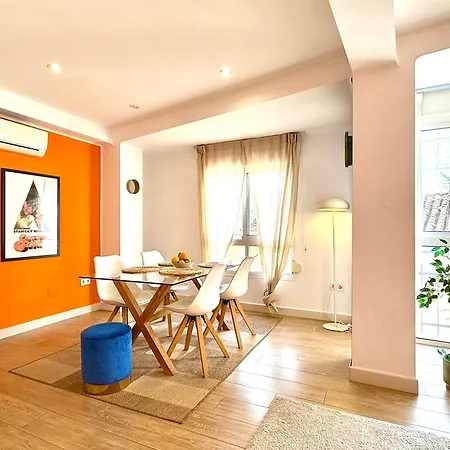 Colorful Design Loft 3 Bedroom Walk To Everything Apartment Málaga