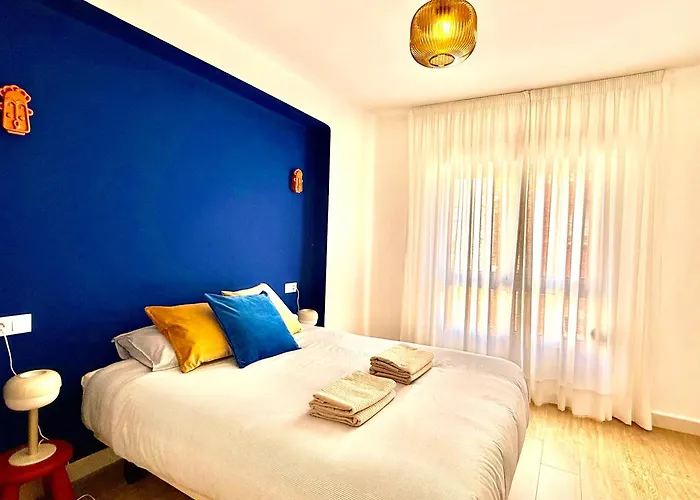 Apartment Colorful Design Loft 3 Bedroom Walk To Everything Málaga