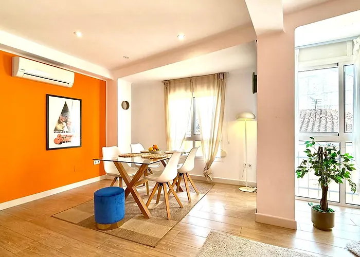 Colorful Design Loft 3 Bedroom Walk To Everything Apartment Málaga